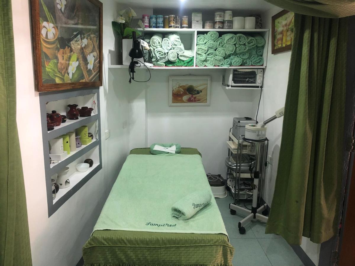 Badladz Staycation Condos 푸에르토갈레라 외부 사진