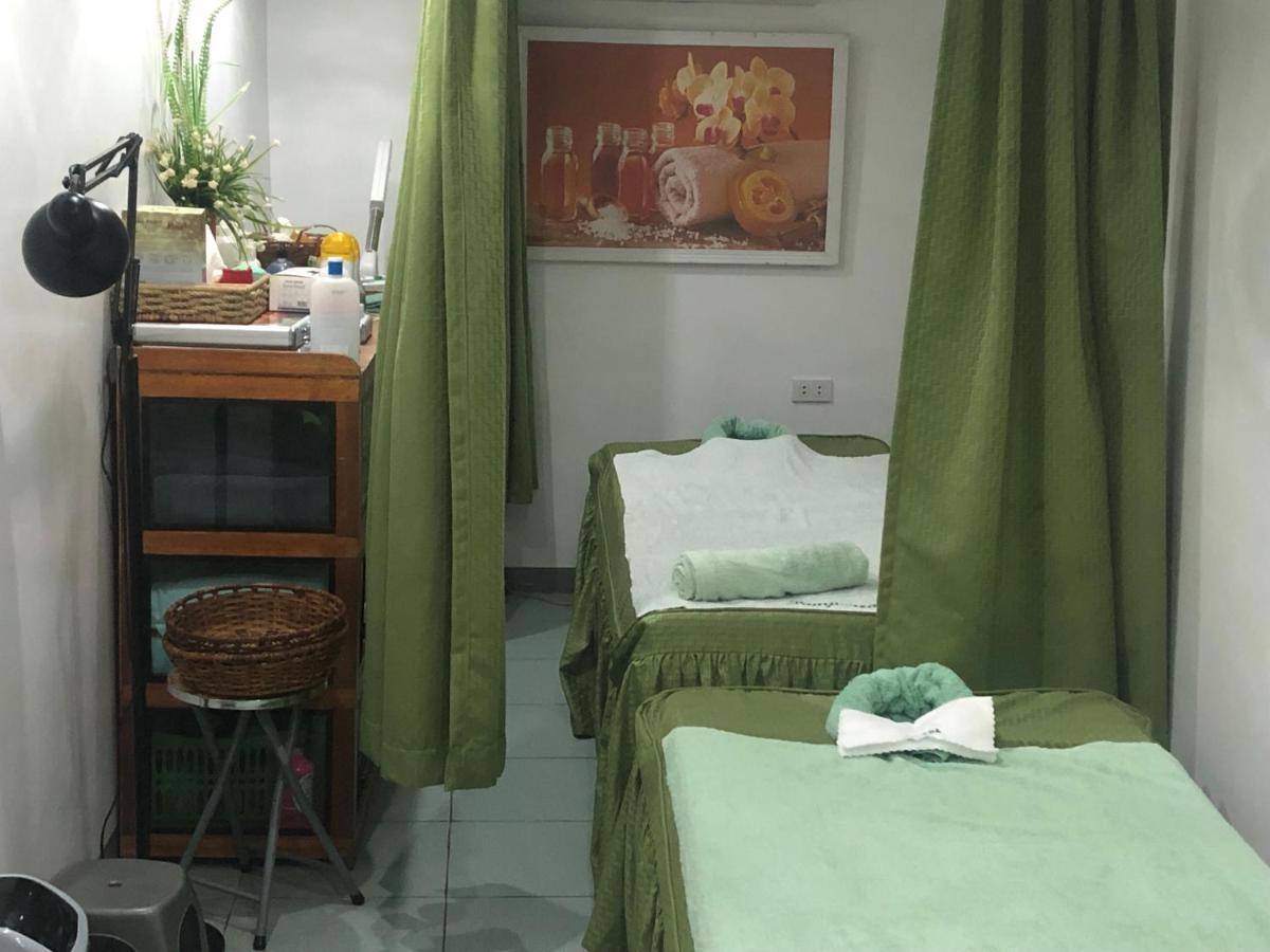 Badladz Staycation Condos 푸에르토갈레라 외부 사진