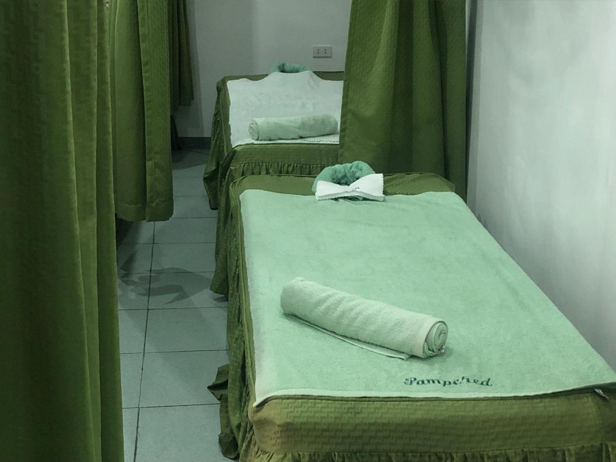 Badladz Staycation Condos 푸에르토갈레라 외부 사진