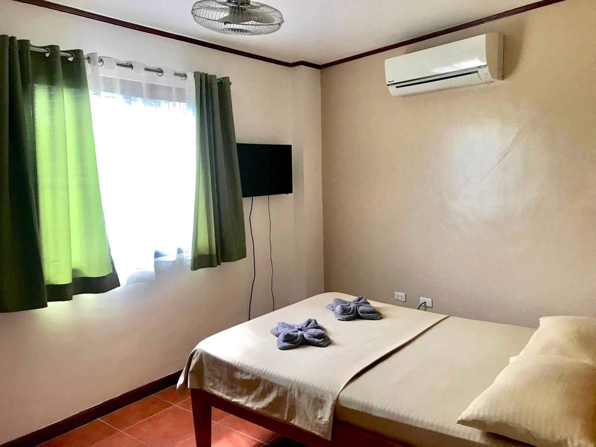 Badladz Staycation Condos 푸에르토갈레라 외부 사진