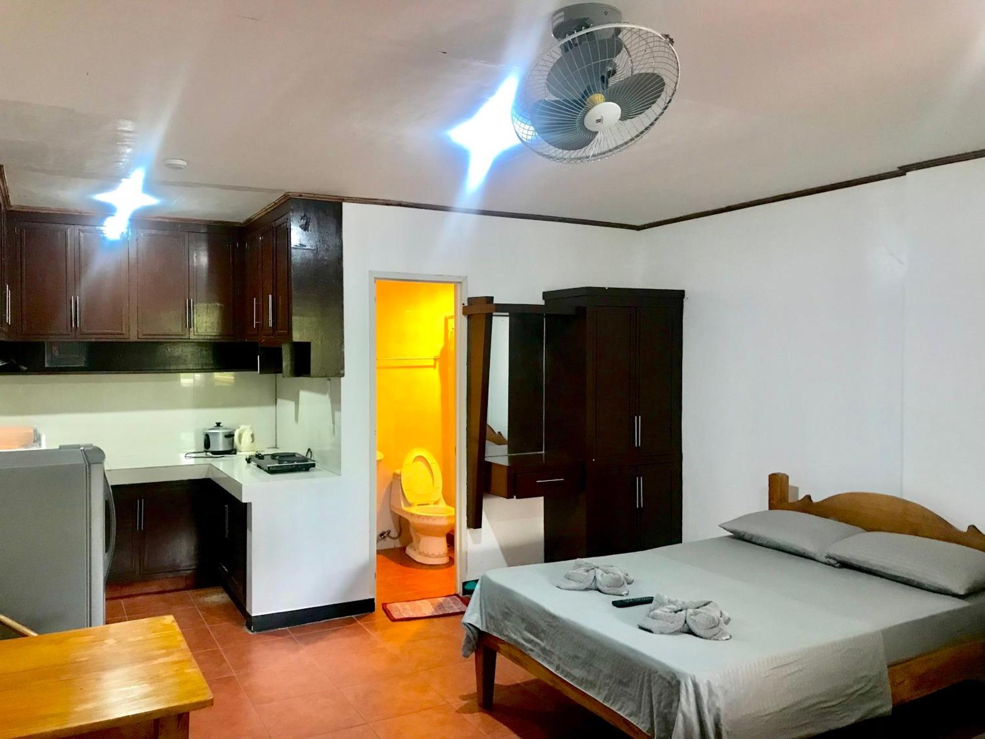 Badladz Staycation Condos 푸에르토갈레라 외부 사진