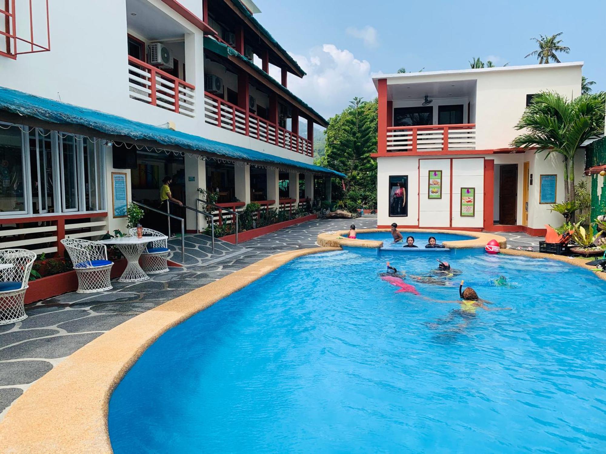 Badladz Staycation Condos 푸에르토갈레라 외부 사진
